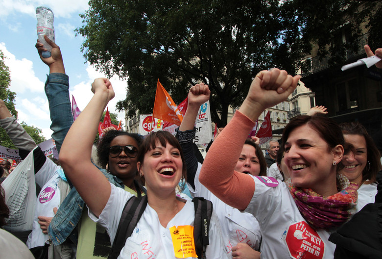 Paris, le 21 mai 2015. Rassemblement devant le siège de la direction de l'AP-HP, rue Victoria, à l'appel de tous les syndicats. Plusieurs milliers de salariéEs exigent le retrait du projet de Martin Hirsch.